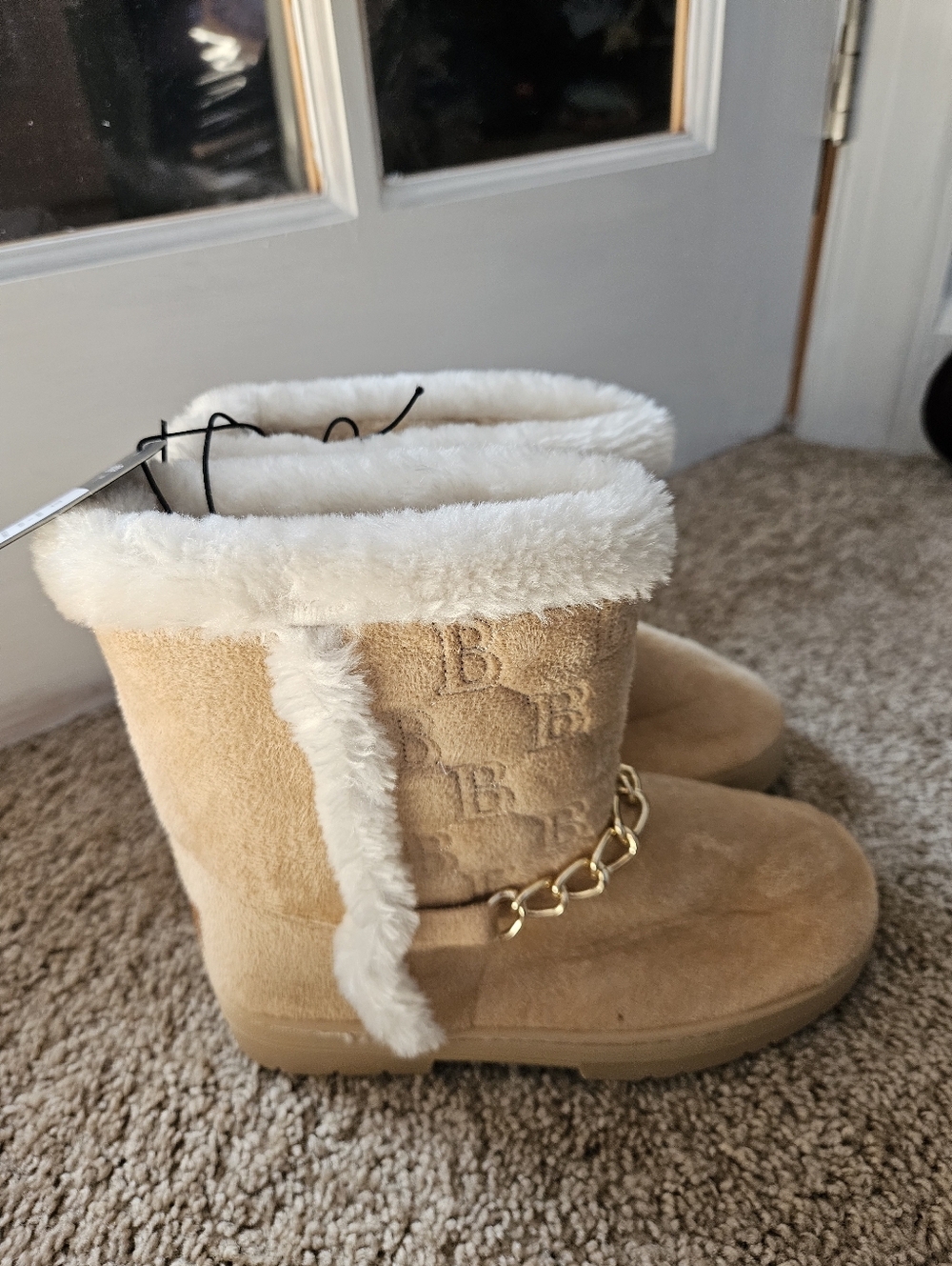 Girl's Bebe Tan Suede Plush Cuffed Booties with Faux Fur Trim. Sz 1 . New
